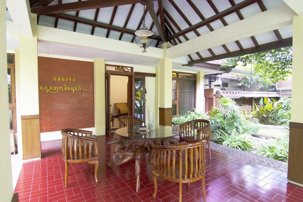 Urbanview Sasono Putro Condoongcatur By Reddoorz Kejayan Exterior photo