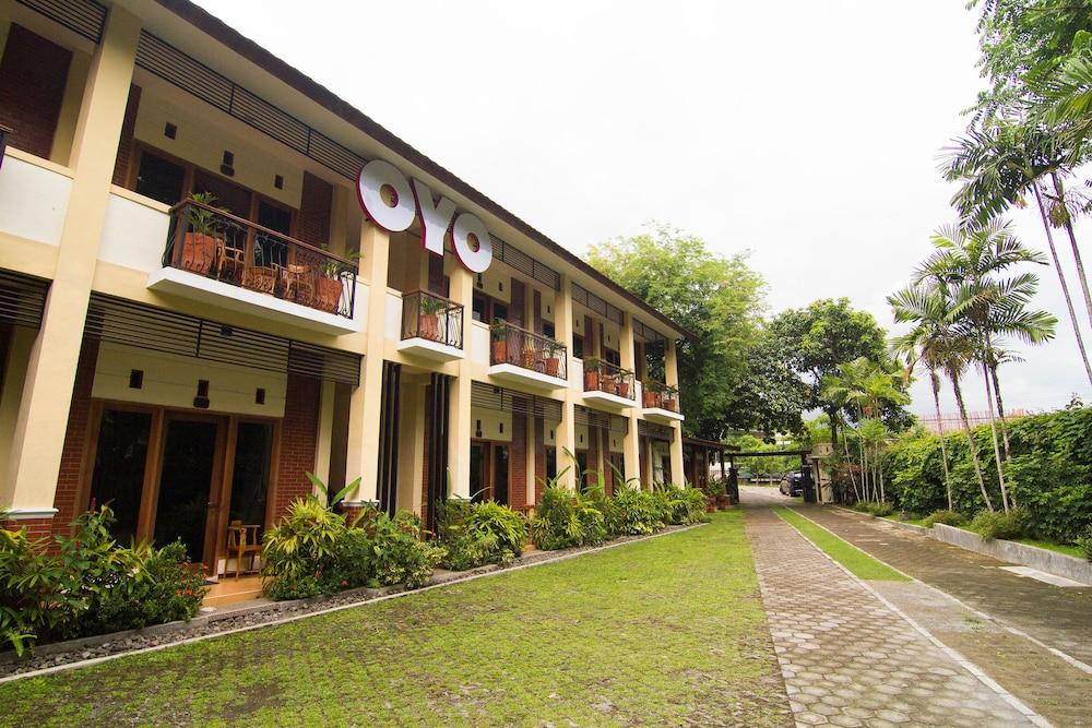 Urbanview Sasono Putro Condoongcatur By Reddoorz Kejayan Exterior photo
