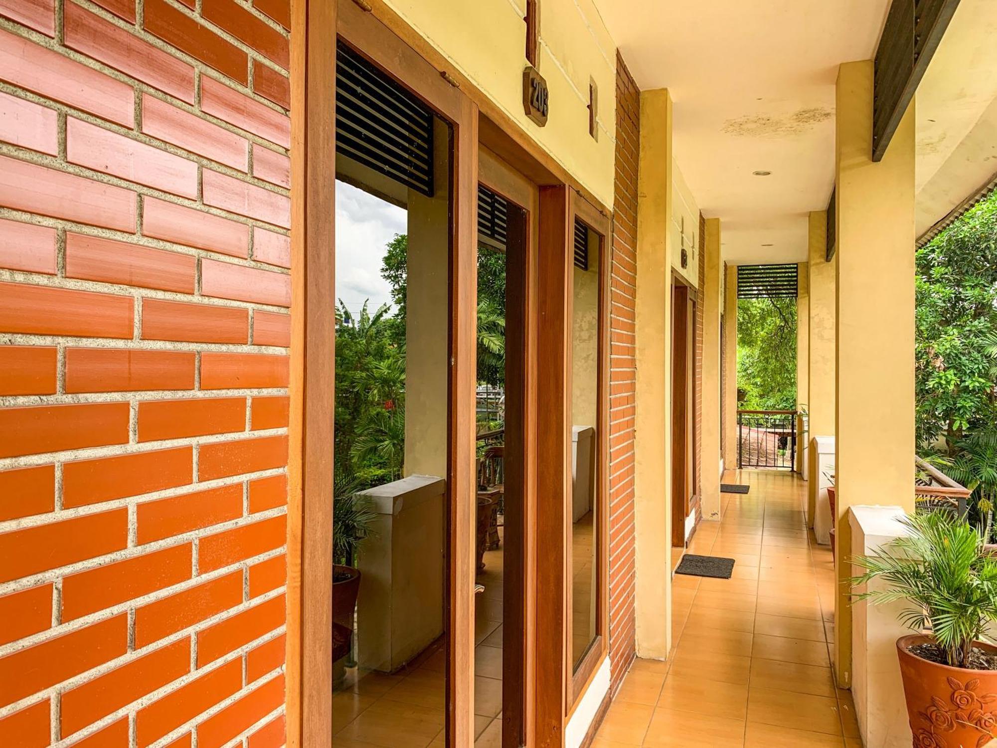 Urbanview Sasono Putro Condoongcatur By Reddoorz Kejayan Exterior photo