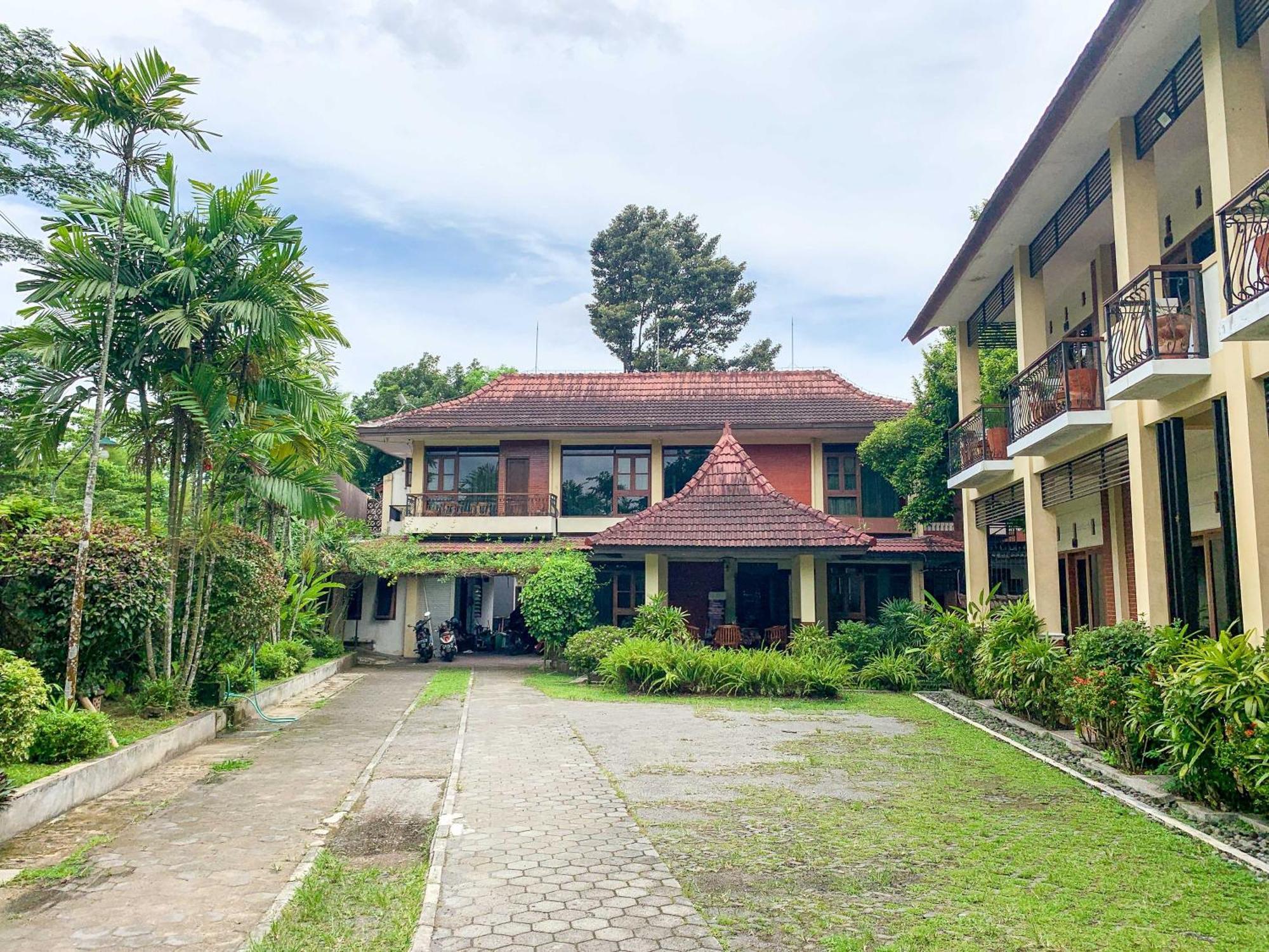 Urbanview Sasono Putro Condoongcatur By Reddoorz Kejayan Exterior photo
