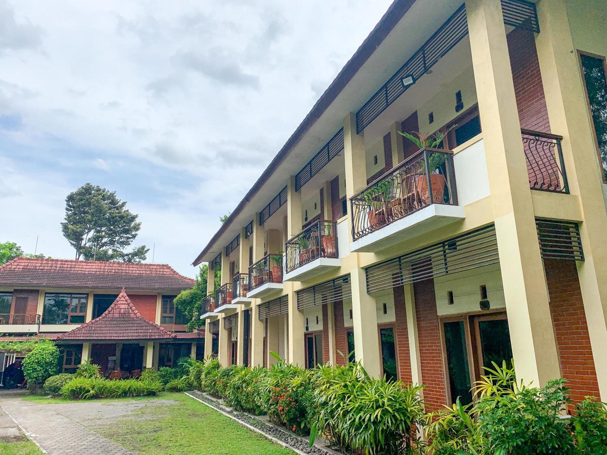 Urbanview Sasono Putro Condoongcatur By Reddoorz Kejayan Exterior photo