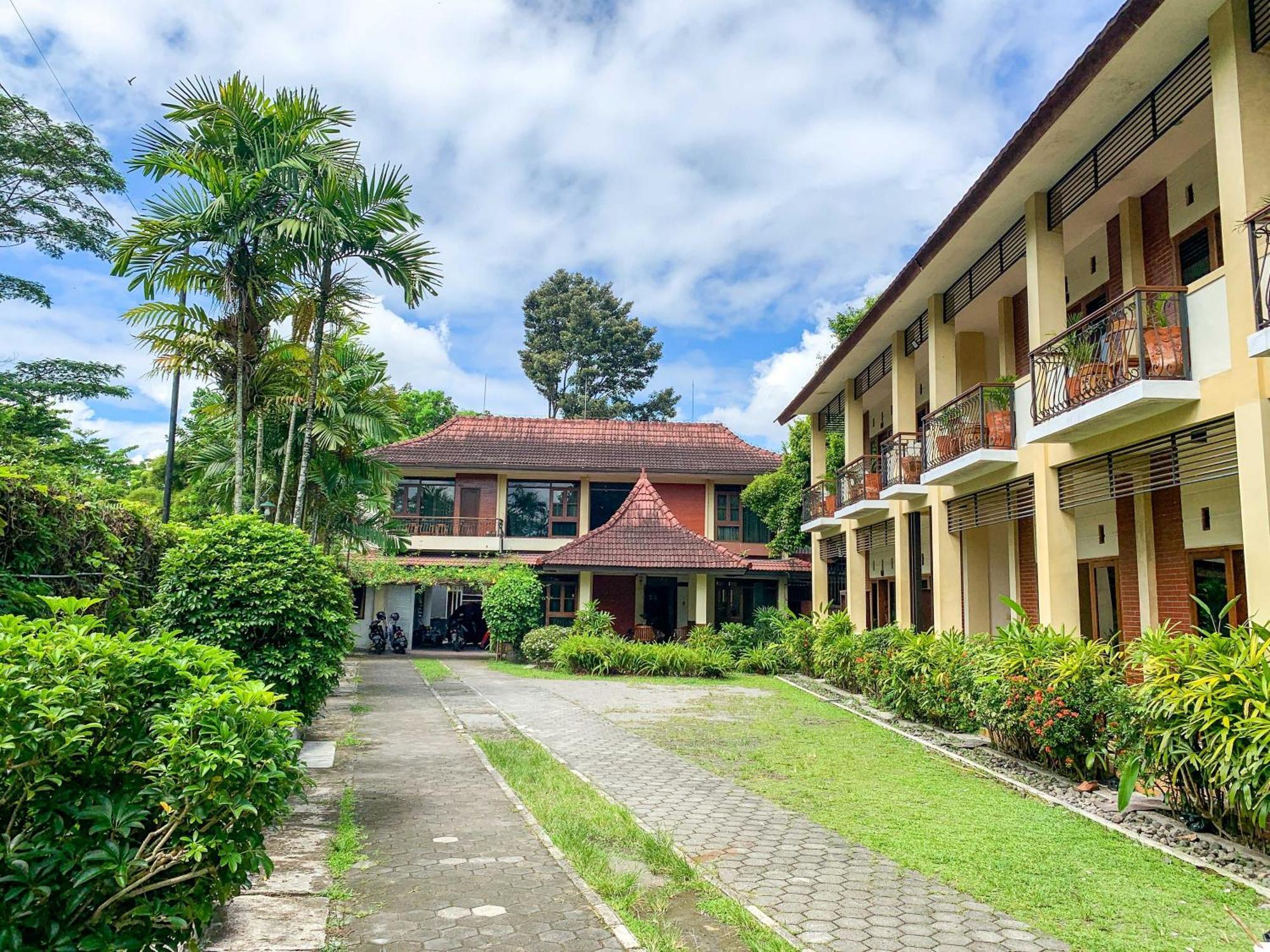 Urbanview Sasono Putro Condoongcatur By Reddoorz Kejayan Exterior photo