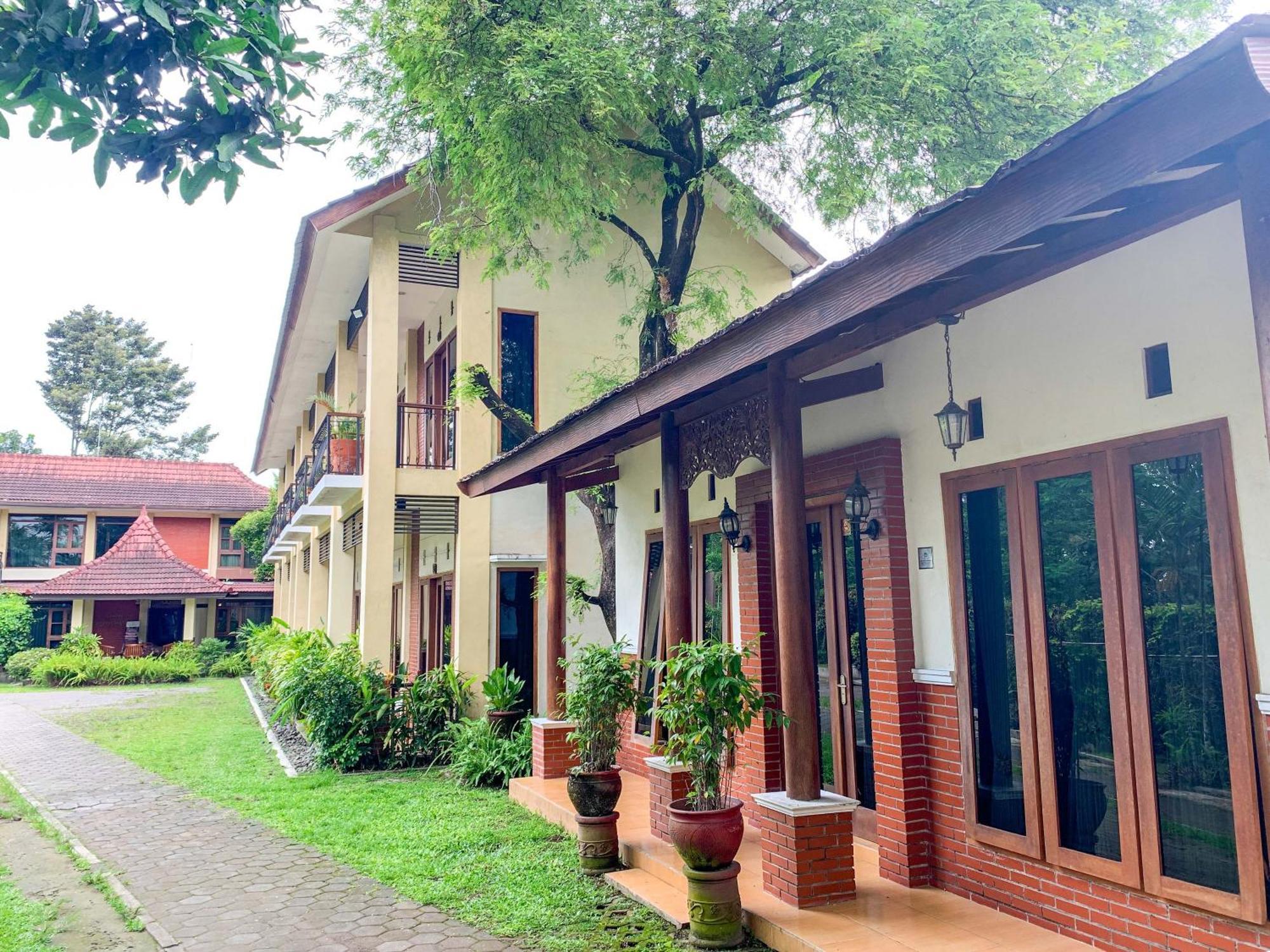 Urbanview Sasono Putro Condoongcatur By Reddoorz Kejayan Exterior photo