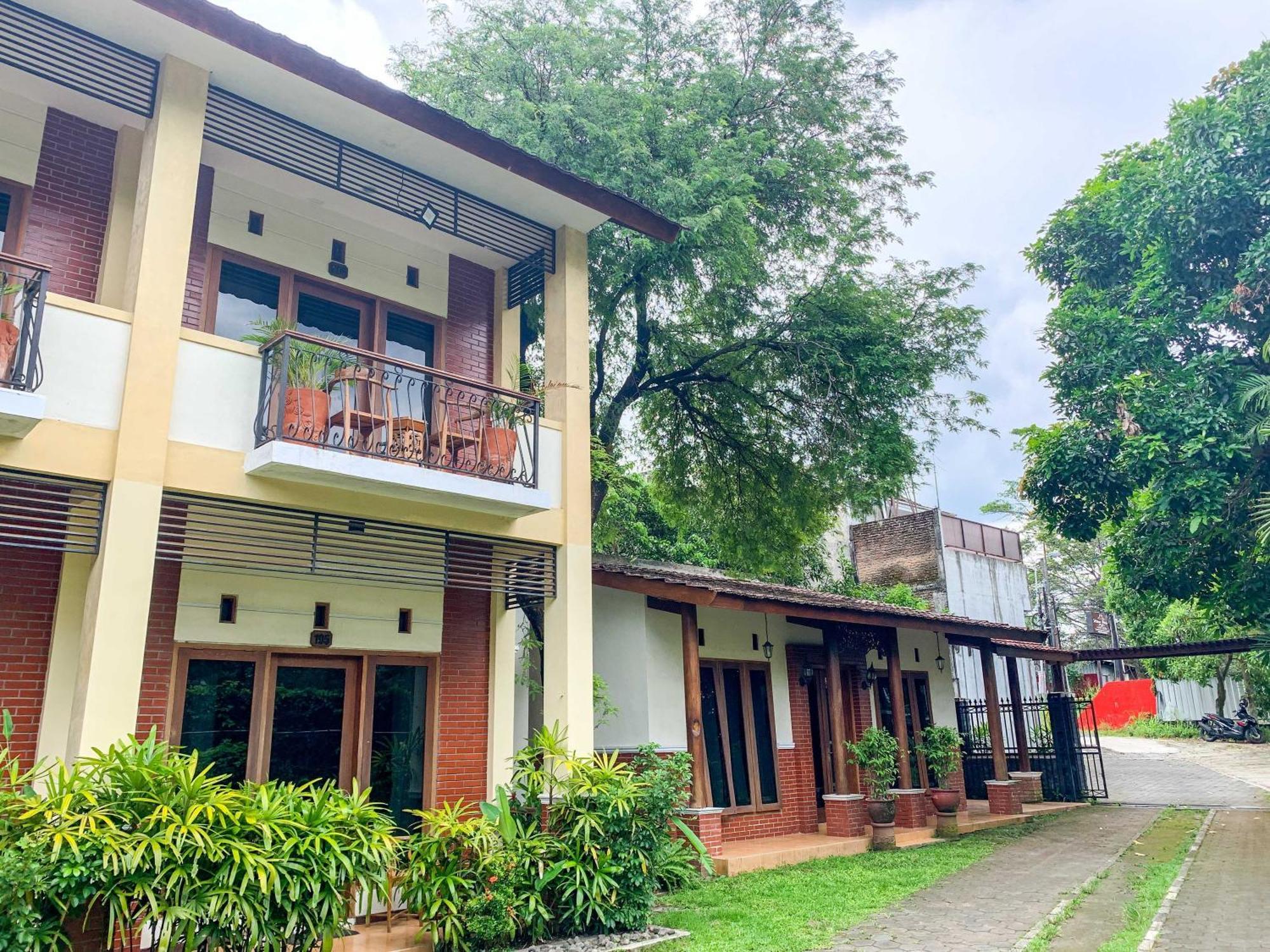 Urbanview Sasono Putro Condoongcatur By Reddoorz Kejayan Exterior photo